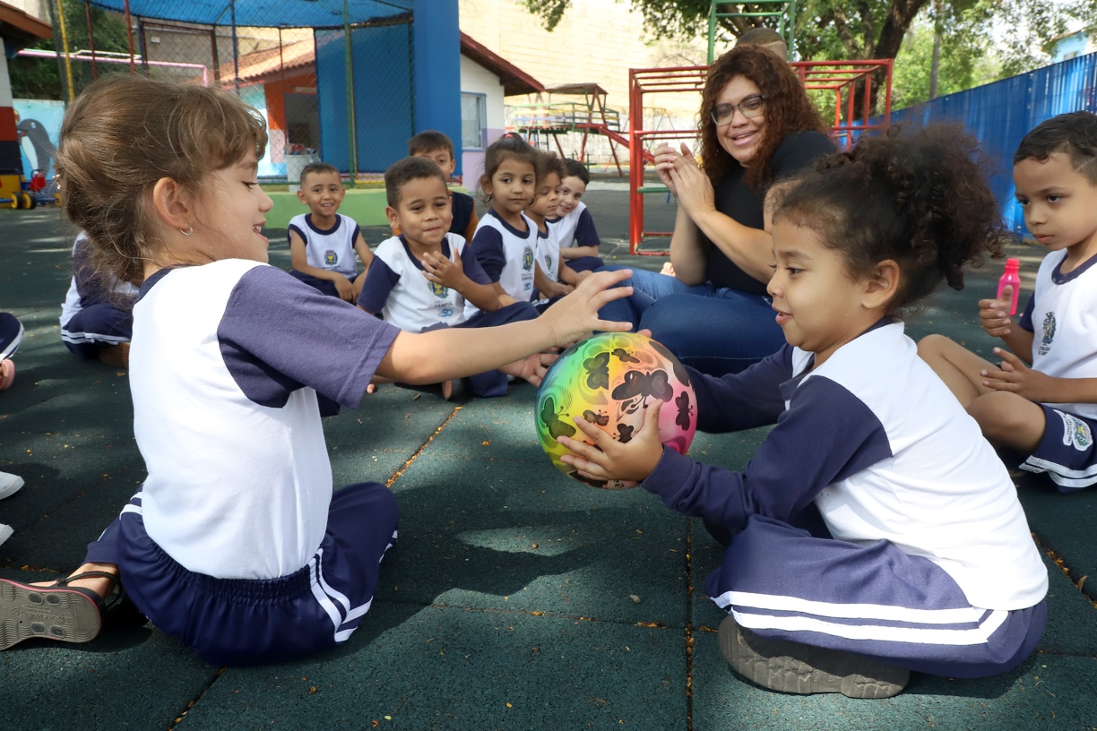 A professora Viviane Azevedo de Almeida, 21 anos dedicados à educação