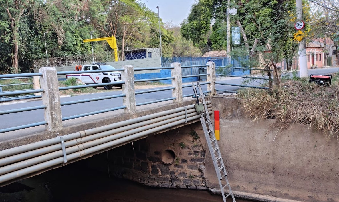 Régua comunitária da Defesa Civil em Sousas