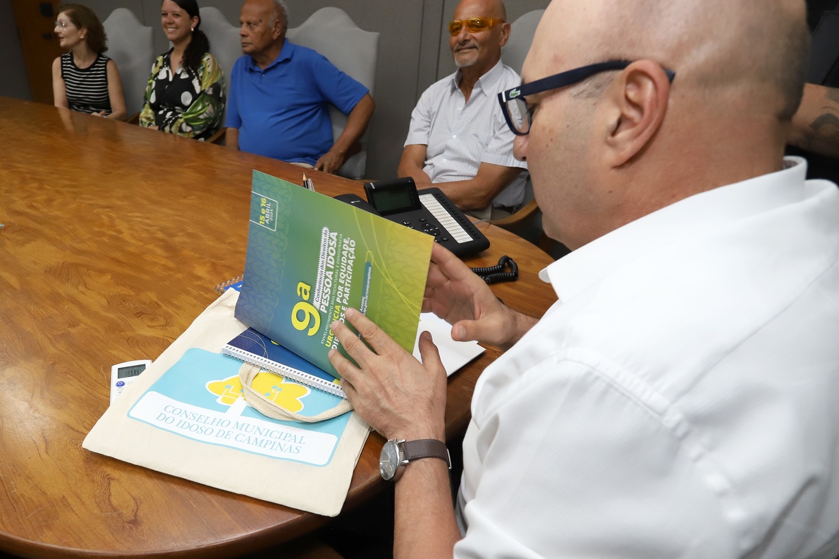 O relatório organiza as propostas por eixos temáticos, apresenta deliberações e moções e lista os delegados eleitos para a etapa estadual