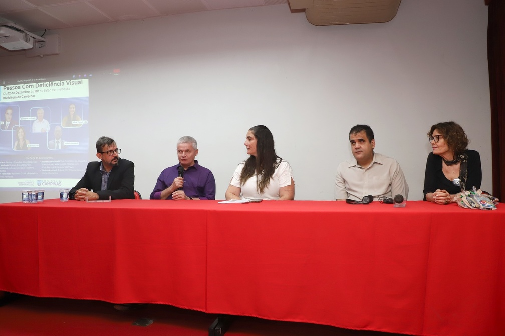 Especialistas de diferentes áreas discutiram acessibilidade, autonomia e proteção de direitos