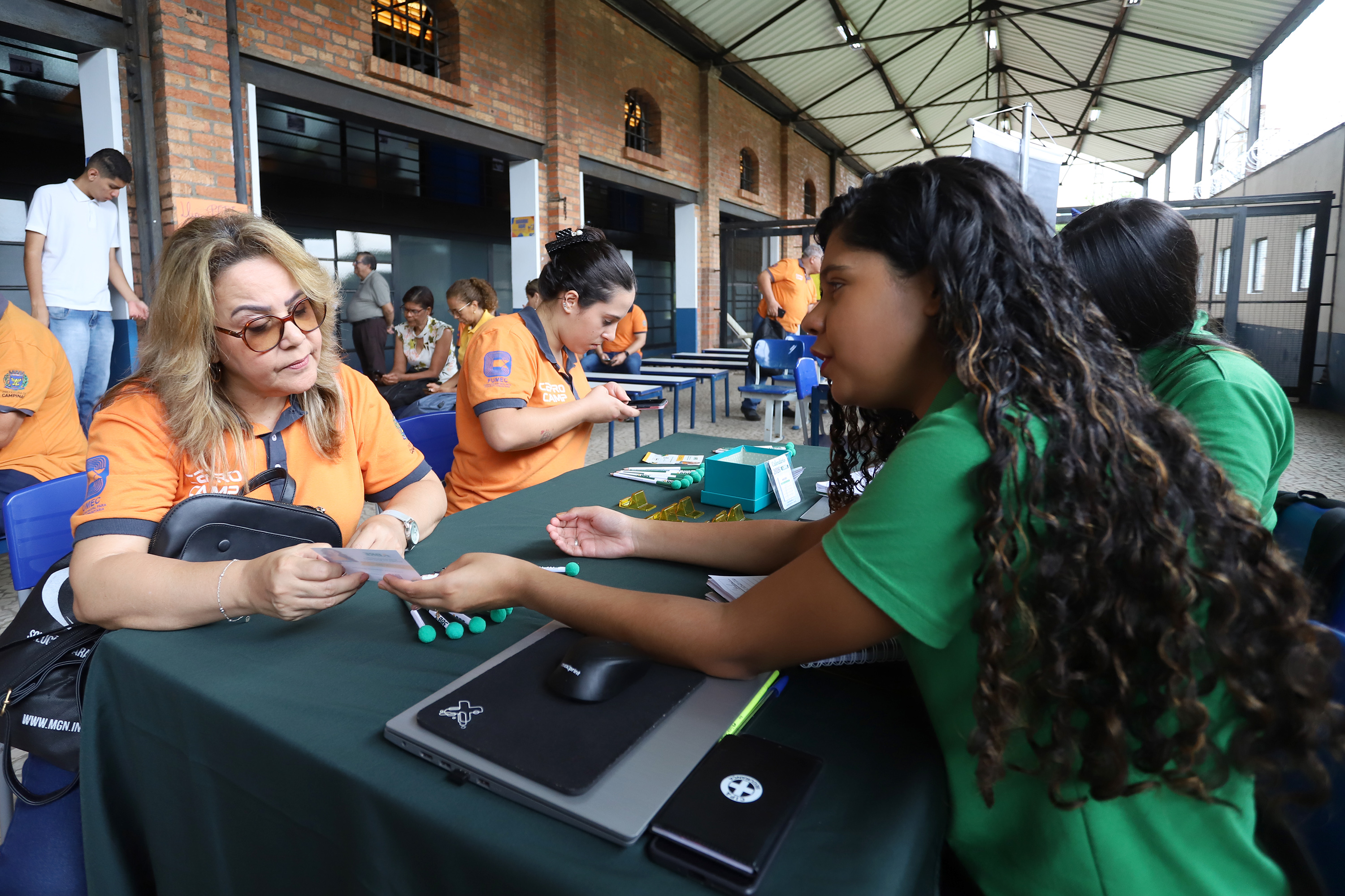 E atende a diferentes perfis de públicos e vagas 