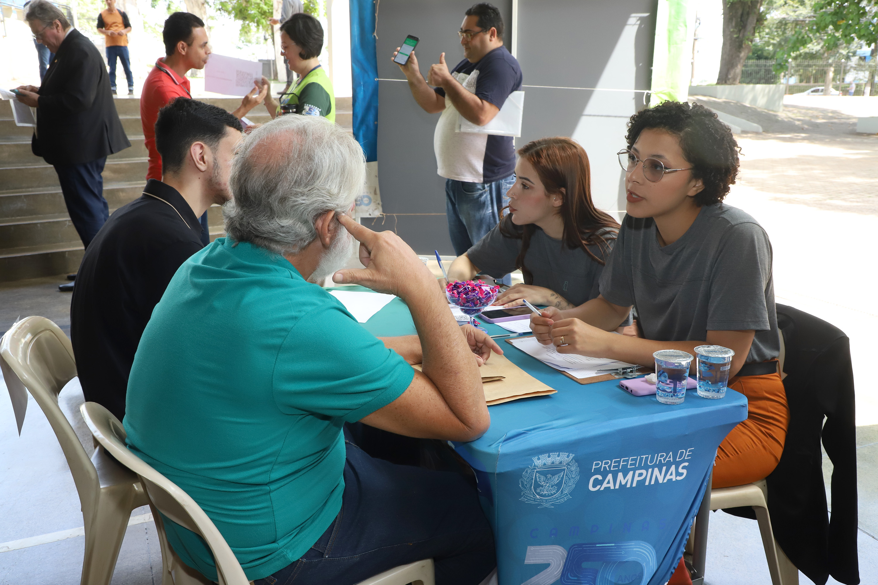 Iniciativa leva oportunidades a todas as regiões da cidade