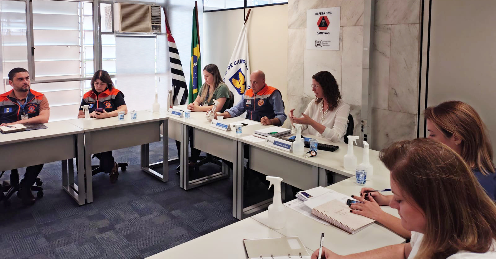  Priscilla Pegoraro, articuladora da pasta no Centro de Resiliência, explicou o funcionamento da ferramenta 