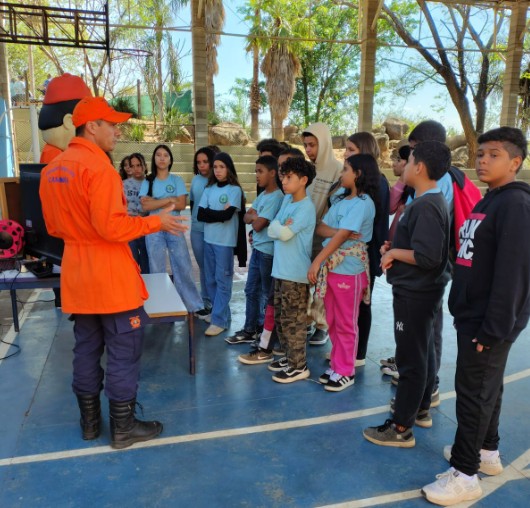 Defesa Civil também marcou presença na ação, ensinando sobre multirriscos 