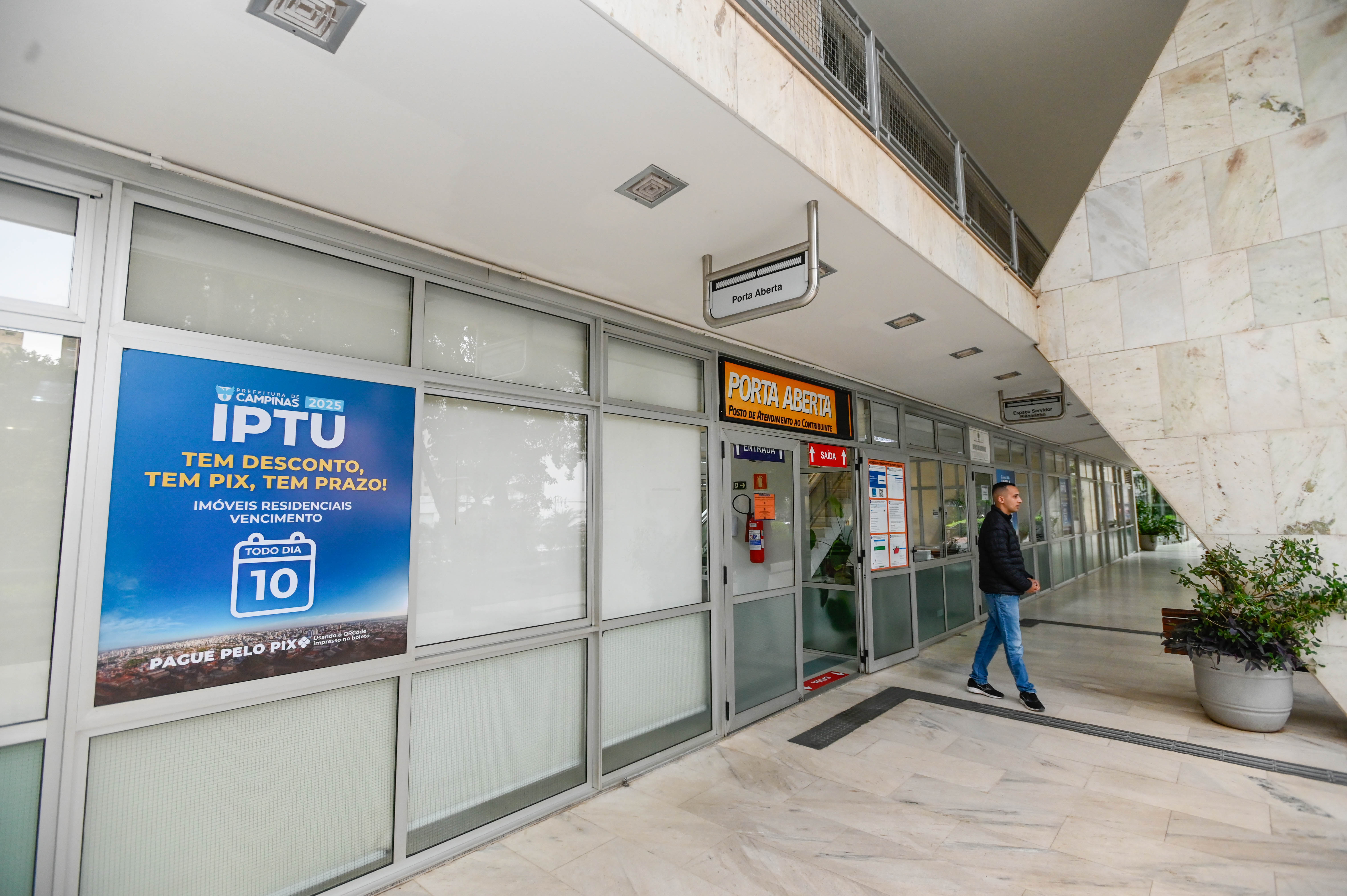 Quem não tem e-mail ou familiar que possa enviar a solicitação, a isenção também pode ser solicitada presencialmente no Atendimento do Porta Aberta no Paço Municipal