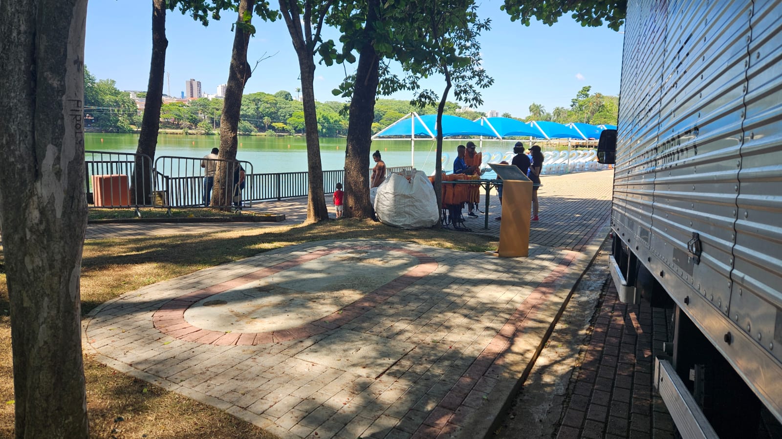 Área onde estava instalada a estátua oficial, levada para restauro