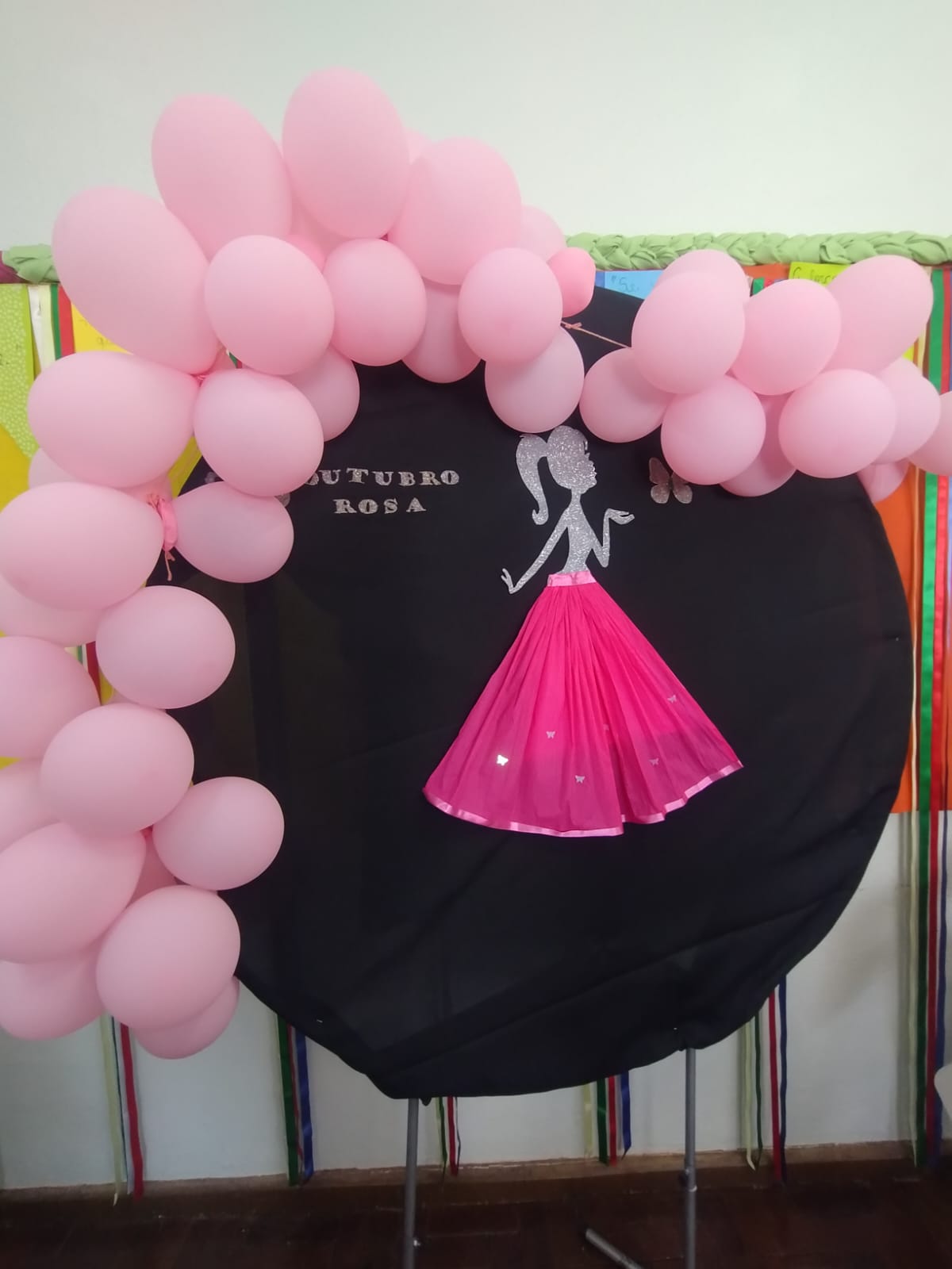 Uma decoração simples mas festiva fez alusão ao Outubro Rosa e fortaleceu o convite para que as mulheres participem das atividades dos Centros Pop