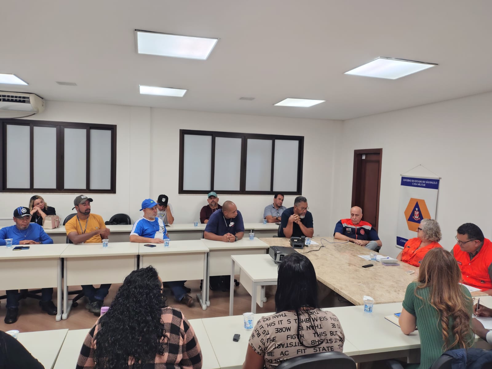 Reunião foi realizada na sede da Defesa Civil 