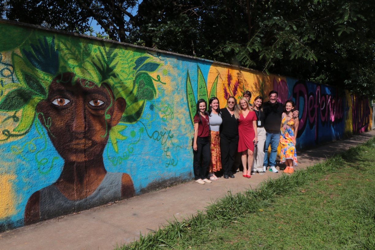 Parceria entre artistas e poder público está levando arte e conscientização para espaços públicos da cidade