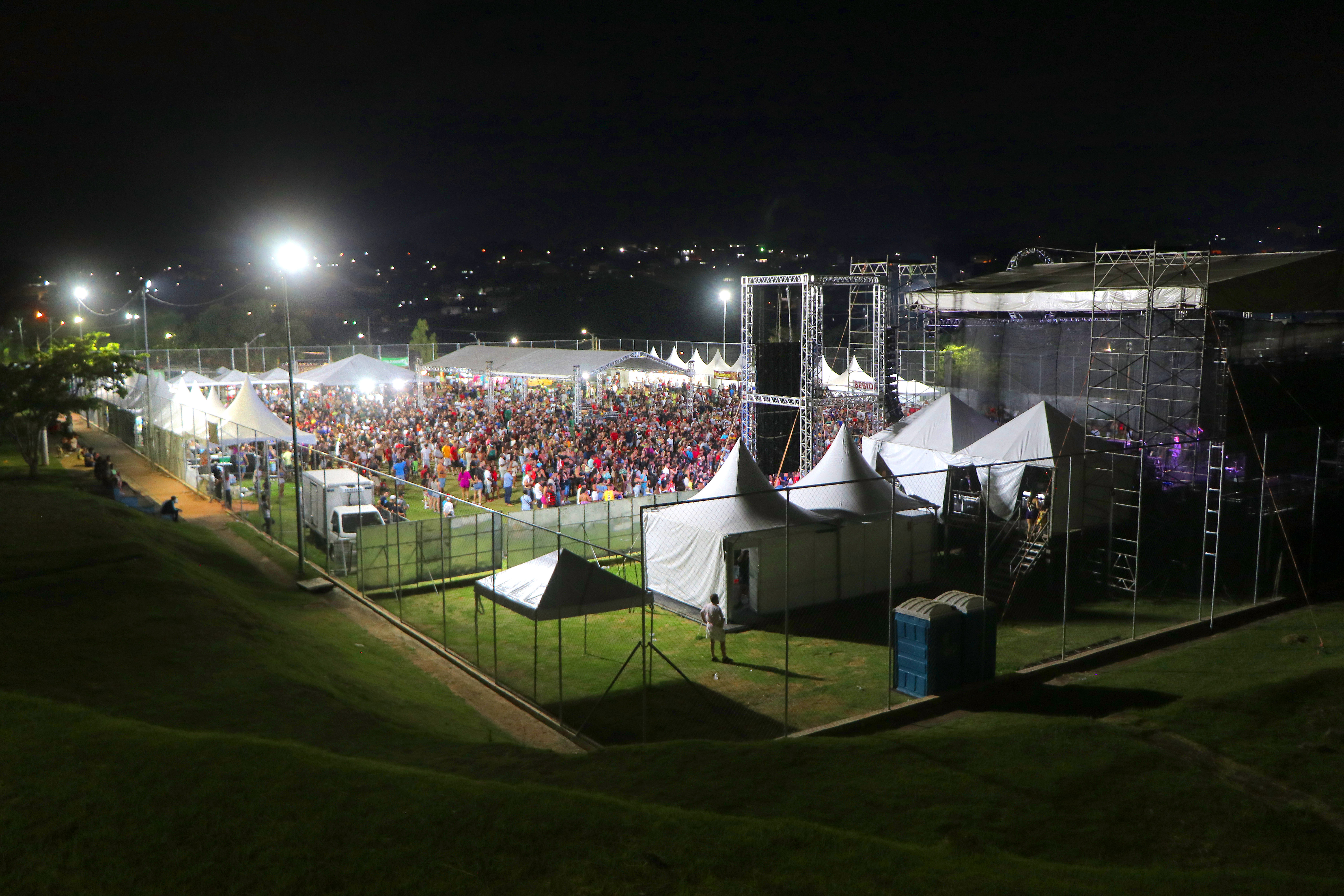 A Arena Satélite, no bairro Satélite Iris 1, está preparada para receber os foliões, com entrada gratuita