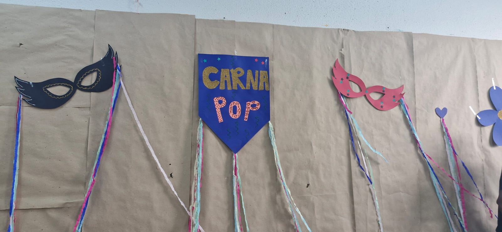 Espaço teve decoração temática feita pelos participantes em oficinas criativas