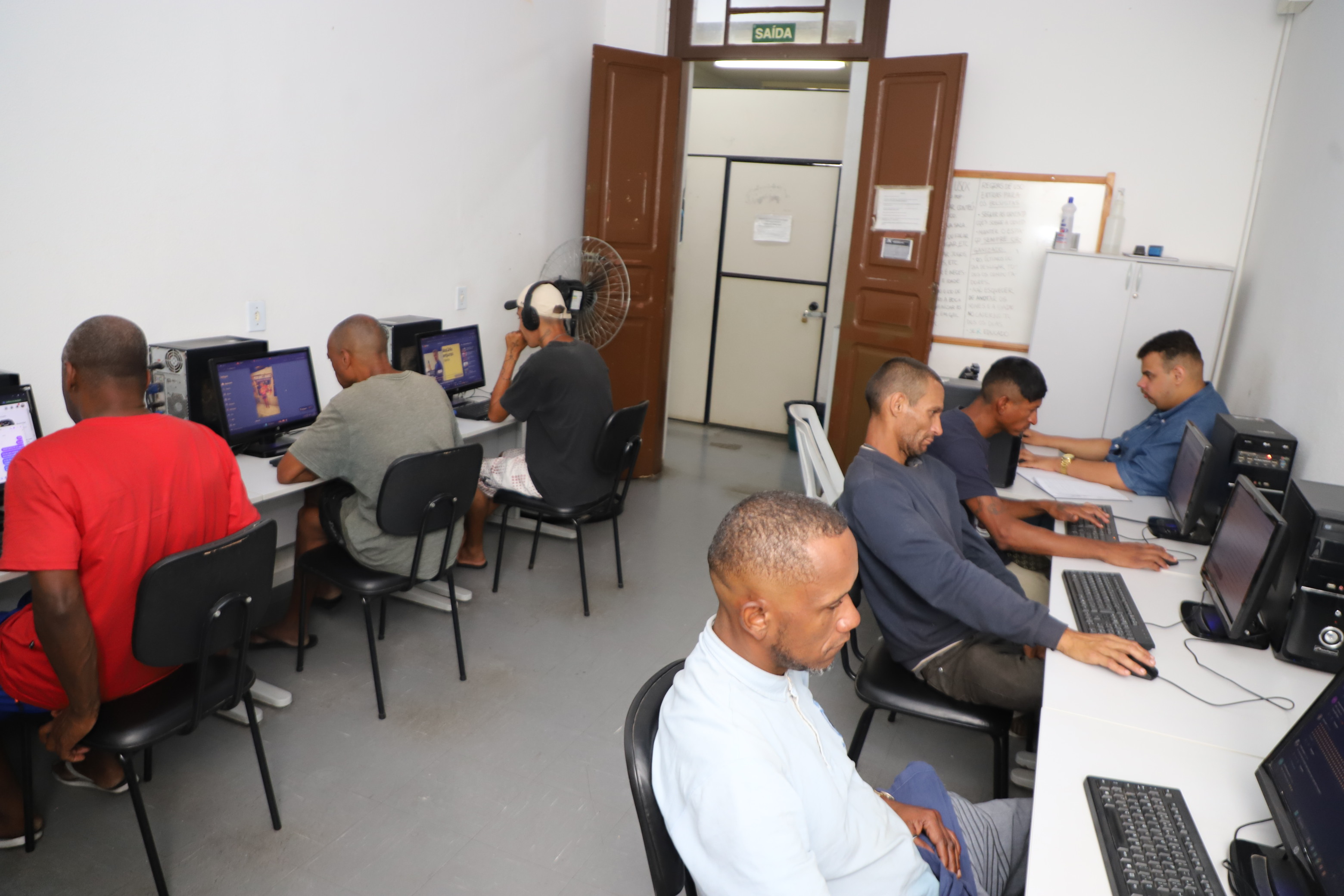 Núcleo de Inclusão Digital do Centro POP Sares II