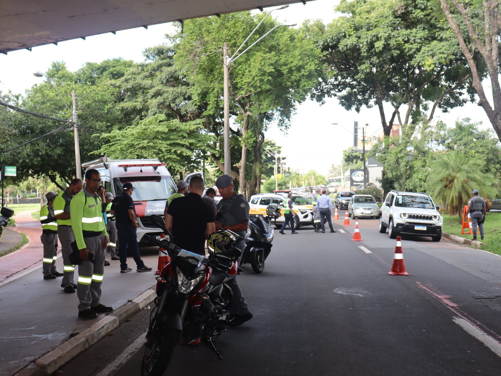 Além da apreensão da moto, blitz somou 30 autuações aplicadas a automóveis e 16 a motocicletas