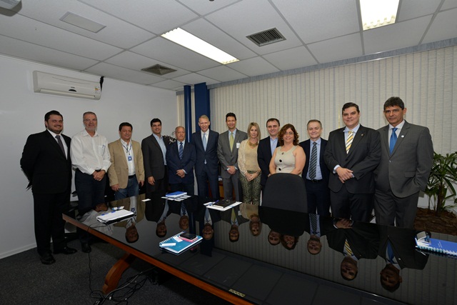 Diretoria da Sanasa com representes da GE