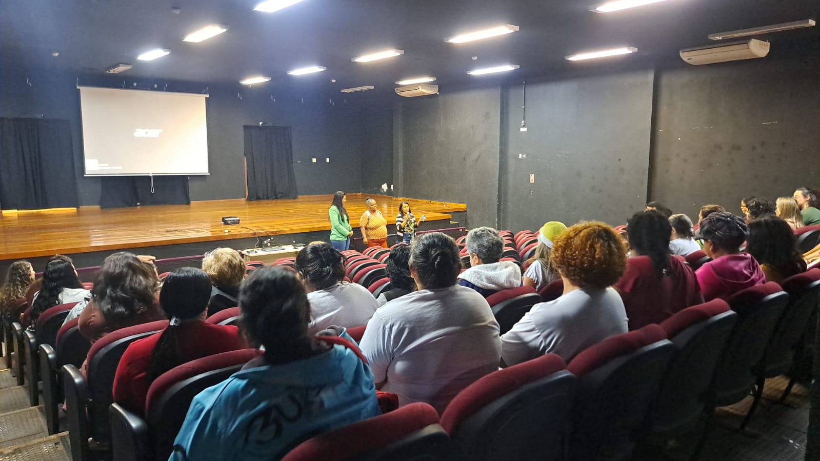 O encontro mobilizou cerca de 40 mulheres, que ouviram orientações sobre seus direitos
