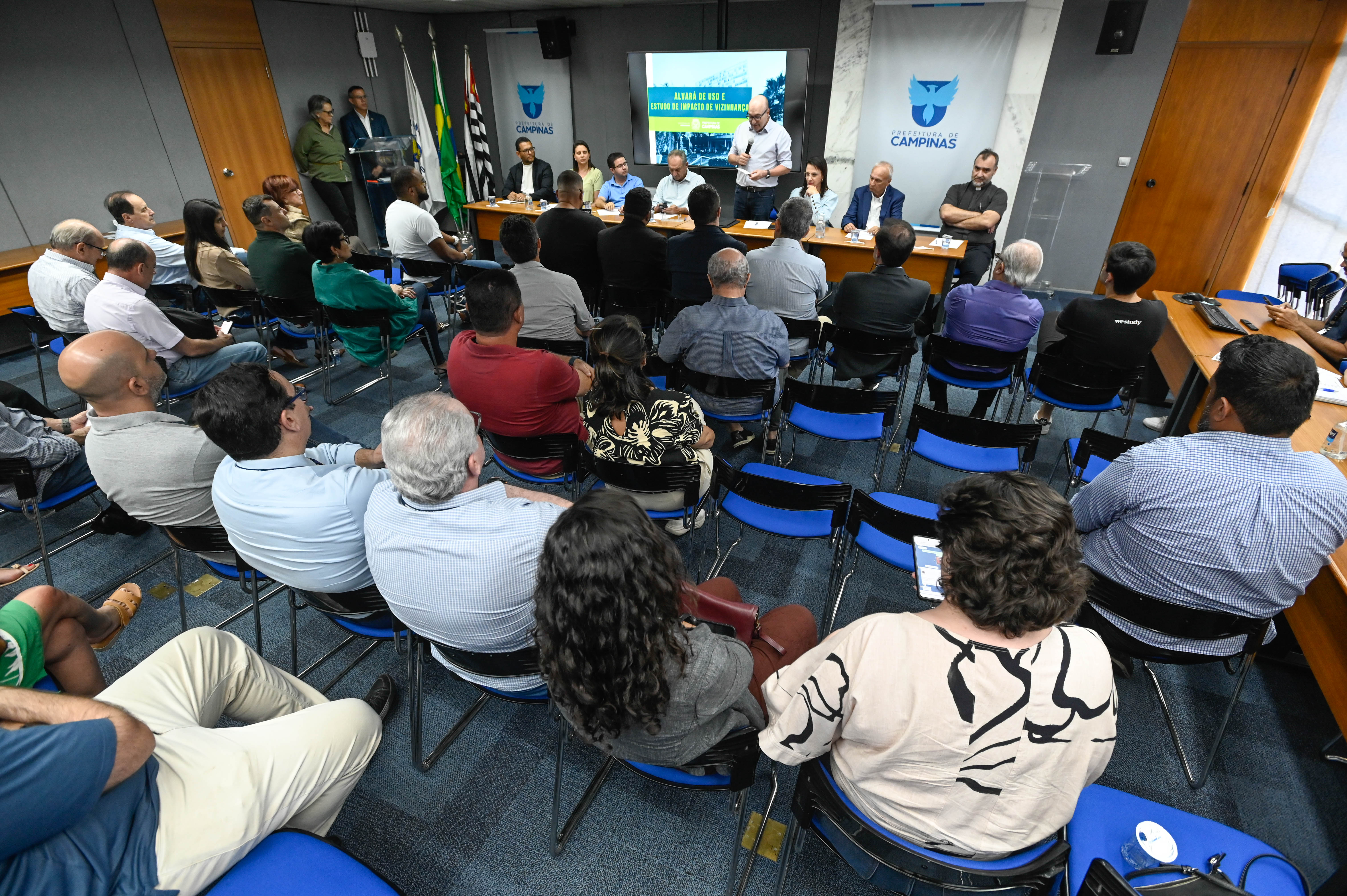 Representantes de entidades participaram do evento 