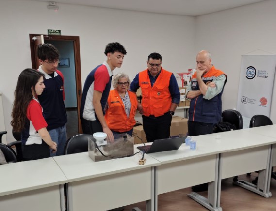 Ajudando a antecipar deslizamentos, projeto de autoria de Sofia Cotrim Rodrigues, João Felipy de Souza e Otávio Gabriel Raimundo Fonseca ajuda a tomar medidas preventivas