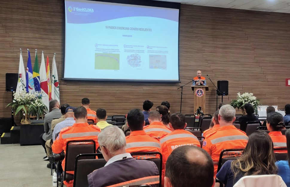 Sidnei Furtado explicou os passos para que as cidades sejam mais resilientes