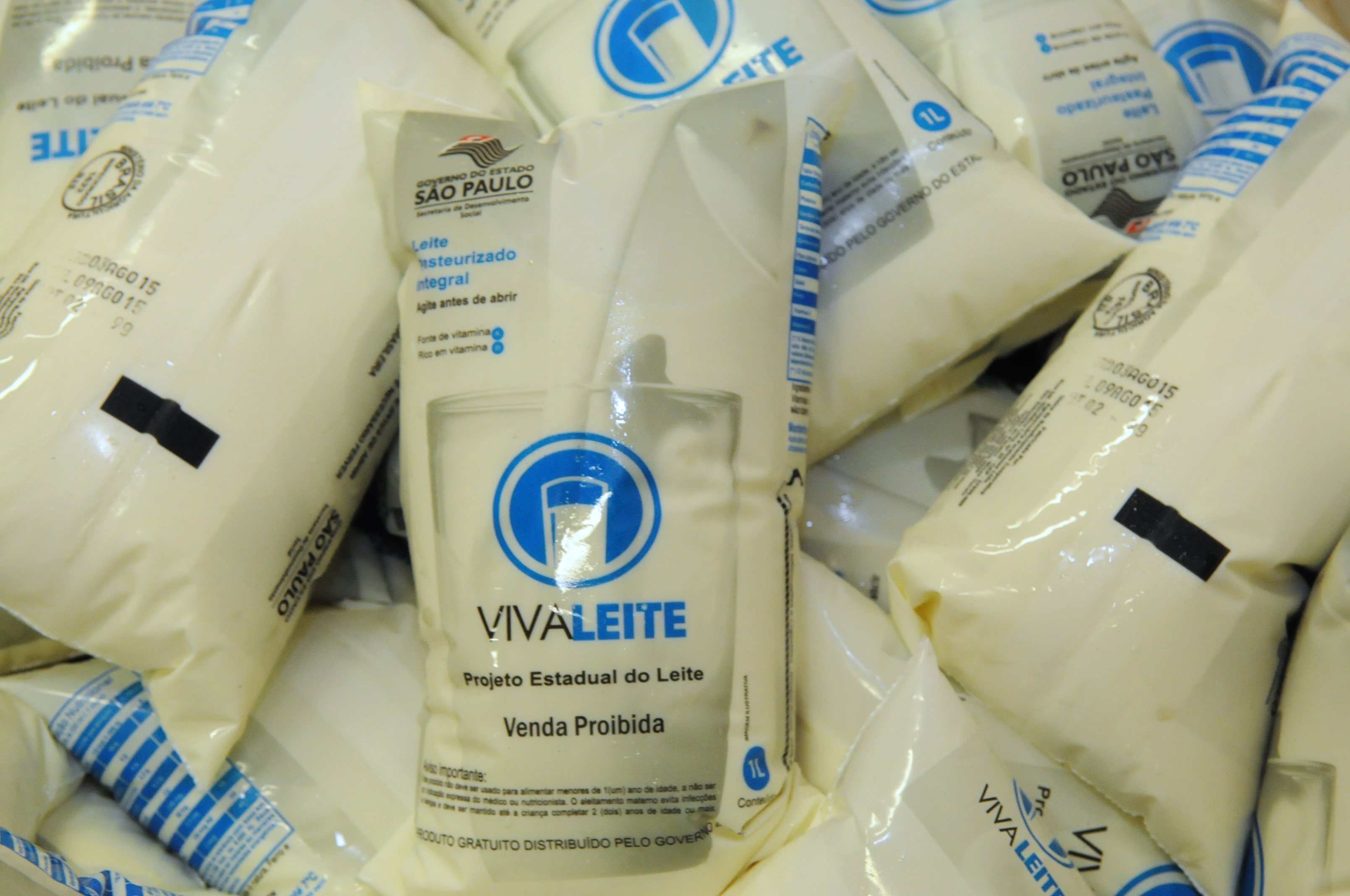 Programa distribui leite fluido pasteurizado, enriquecido com ferro e vitaminas A e D