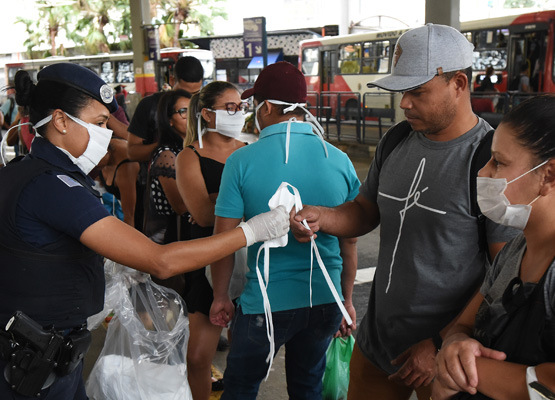 Entrega no Terminal Central atendeu pessoas nas filas...