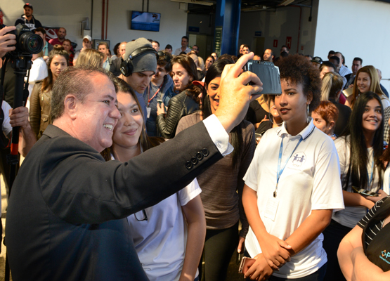 Prefeito com o público presente