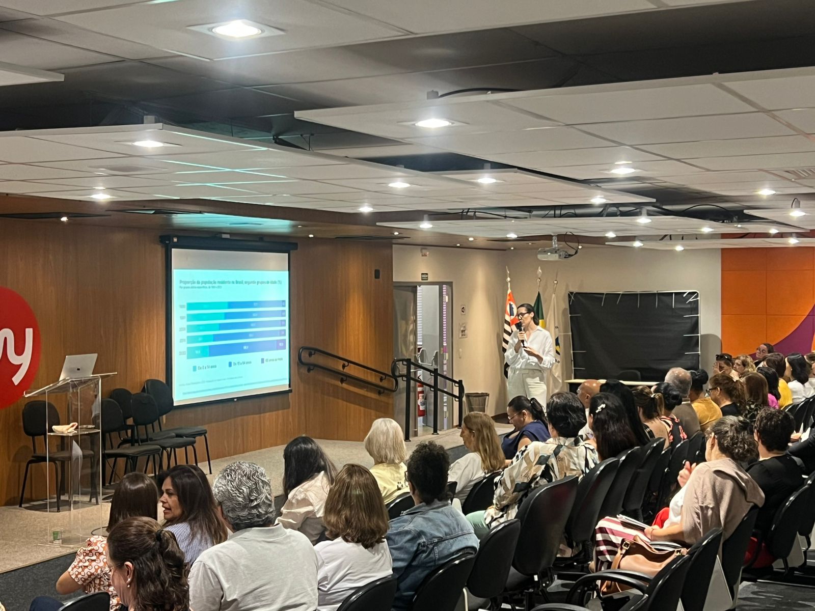 Doutora em Gerontologia e coordenadora do Vitalità (PUC-Campinas), Mariana Reis Santimaria apresentou dados e reforçou a importância das políticas integradas