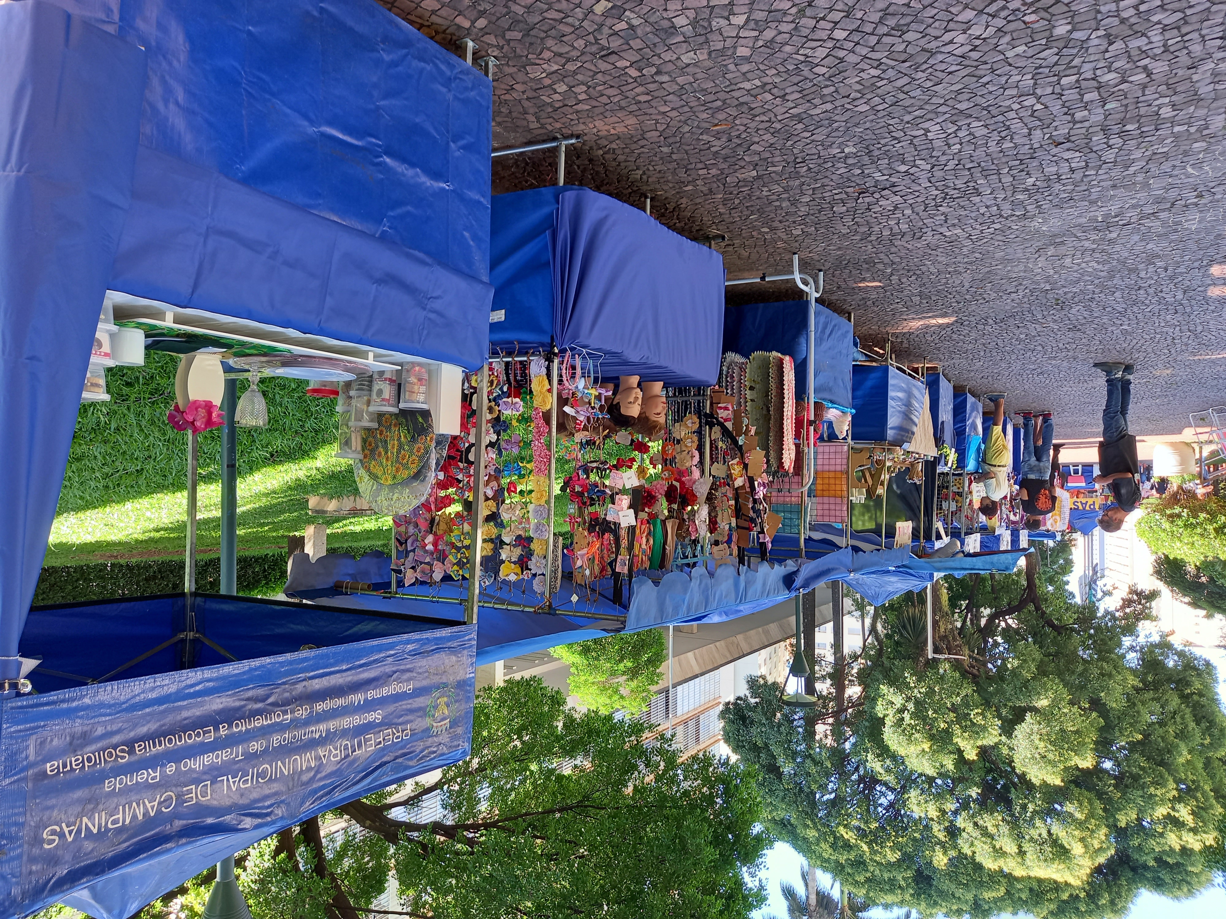 Todos os produtos das feiras são artesanais, confeccionados pelos próprios expositores. 