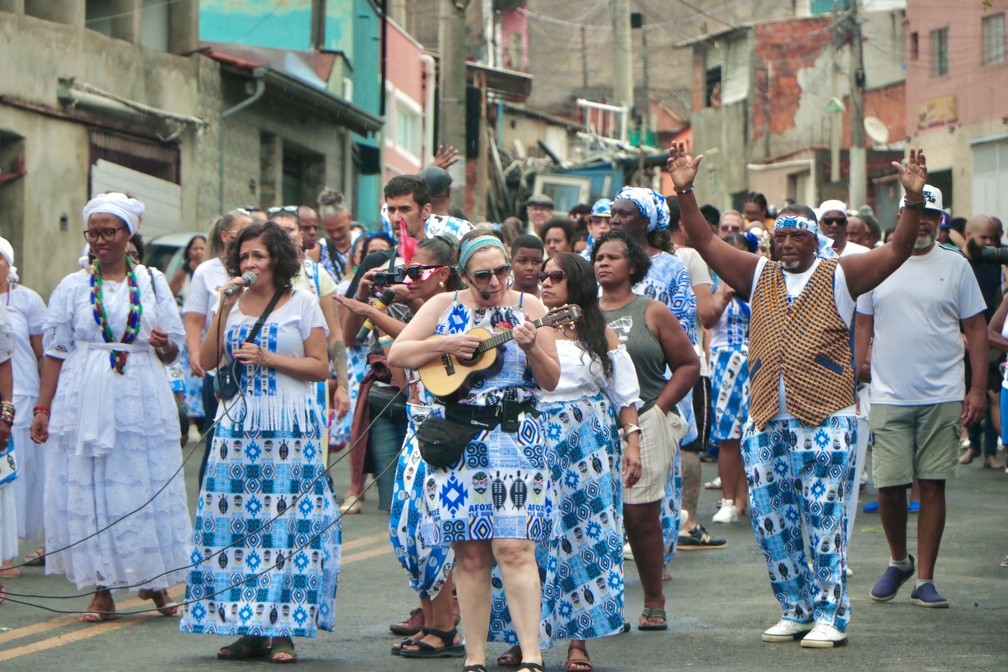 Além de festa, alegria e irreverência, os dias de Carnaval também impactam positivamente diferentes cadeias produtivas