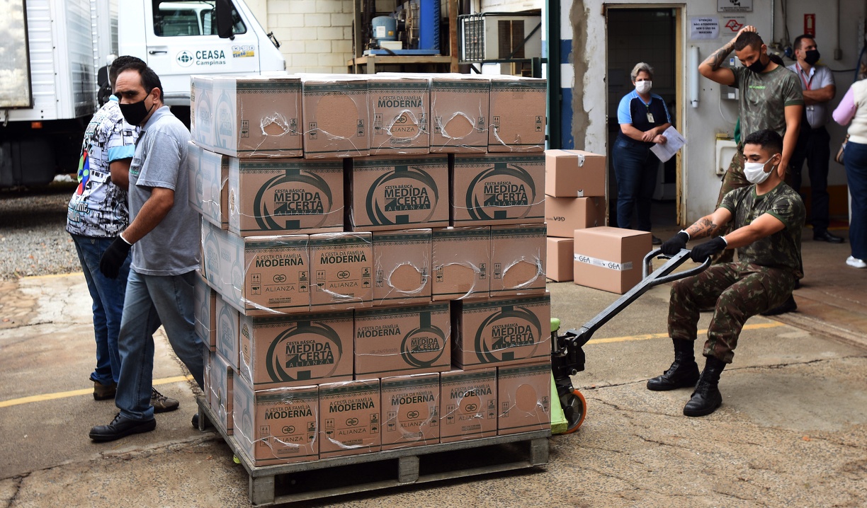 O Banco de Alimentos é uma das iniciativas de Campinas para combater a insegurança alimentar; na foto, o Banco recebe doação de cestas básicas