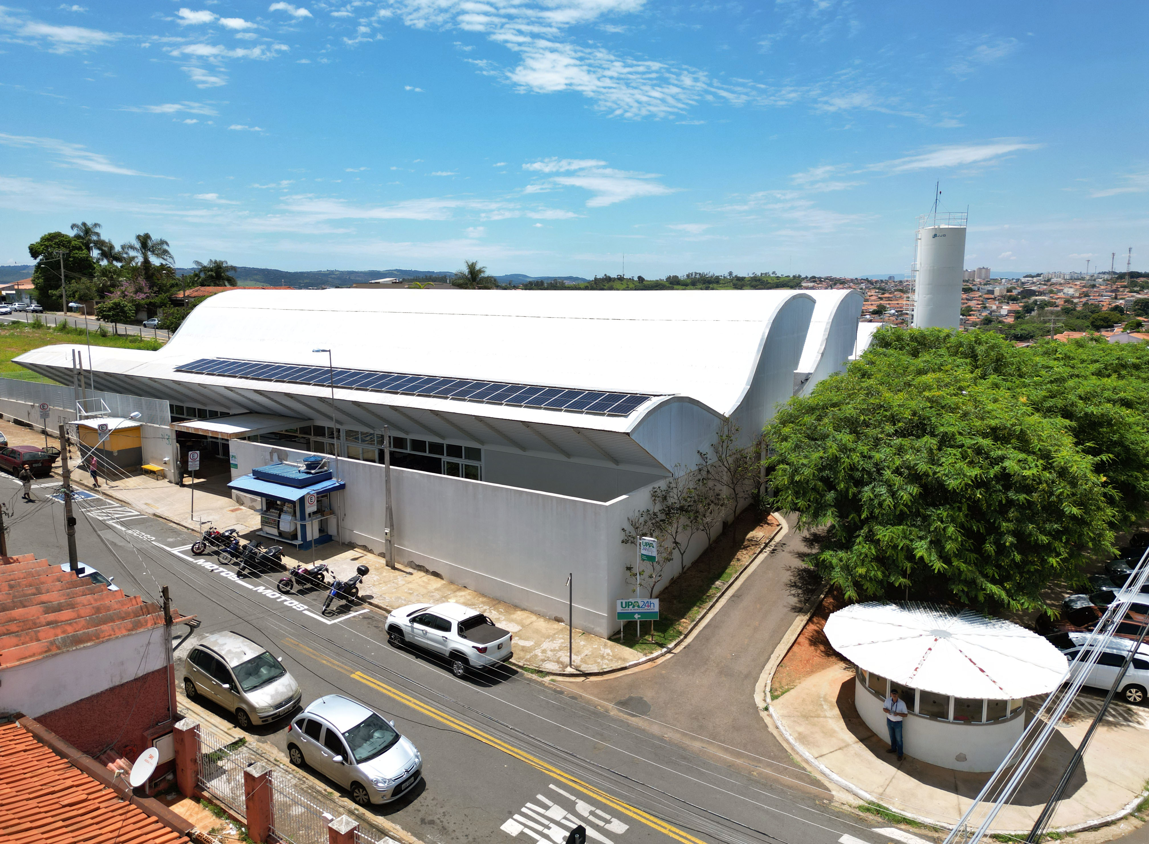 A carga horária na UPA Carlos Lourenço  é de 12 horas semanais e o salário-base é de R$ 3.996,41, além de prêmio de produtividade de R$ 2.069,42 e outros benefícios