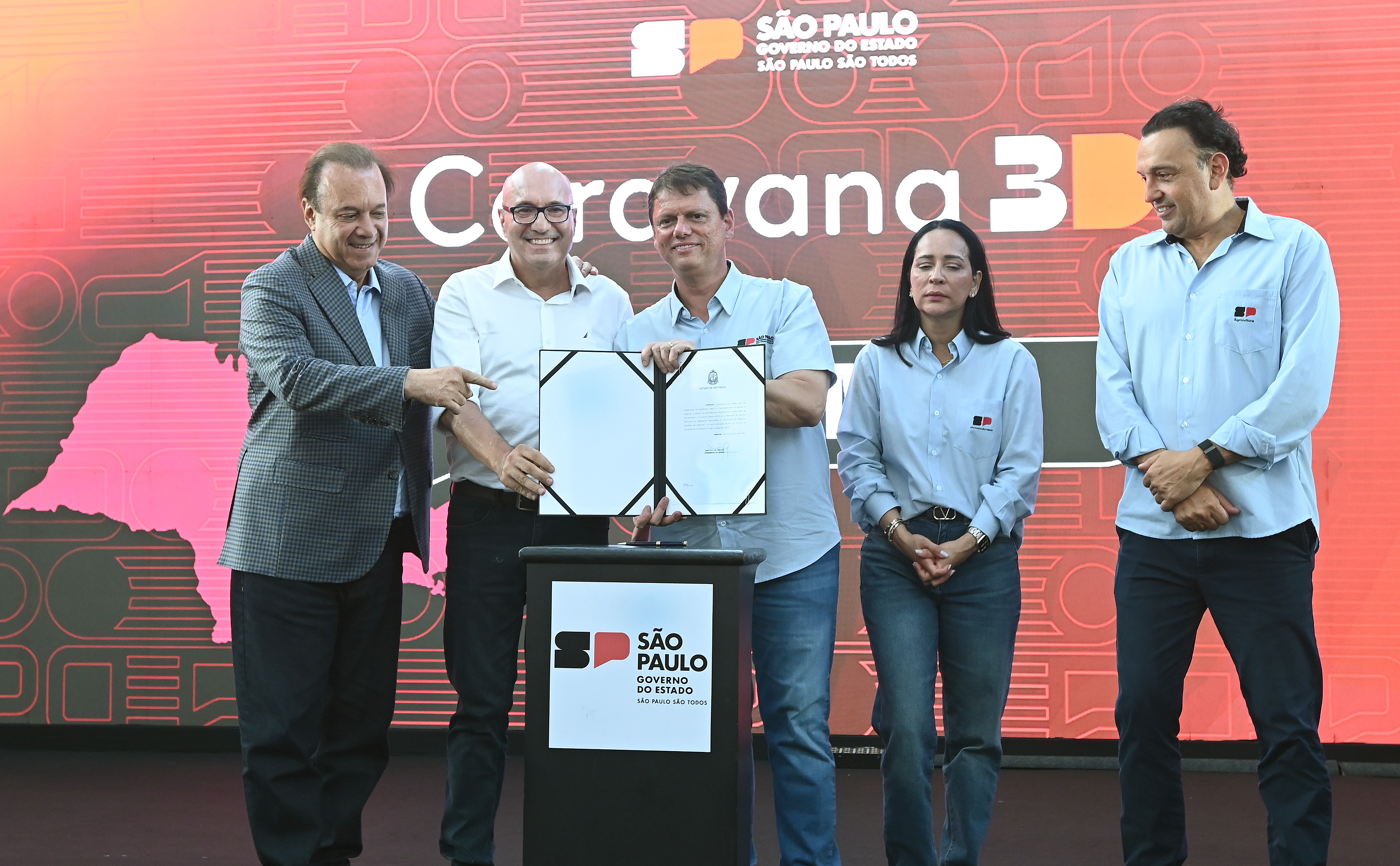 Dário com o governador Tarcísio de Freita; o secretário estadual de Saúde Eleuses Paiva; a primeira-dama do Estado, Cristiane Freitas, e o vice-governador Felicio Ramuth