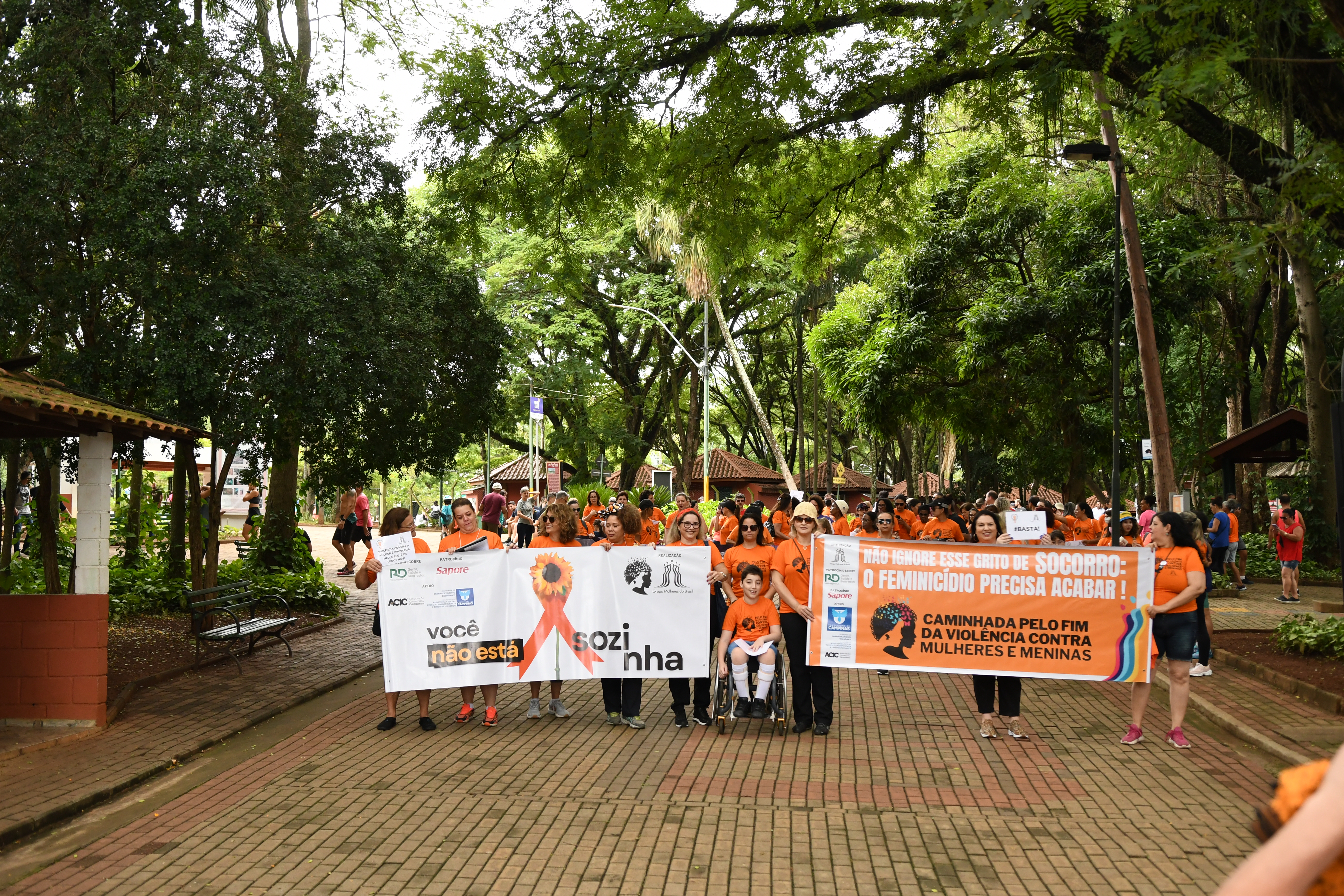 Caminhada é realizada anualmente como forma de conscientização sobre o combate à violência contra a mulher