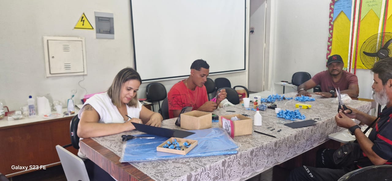 A atividade manual proporcionou acolhimento, integração e conversa sobre os cuidados com a saúde