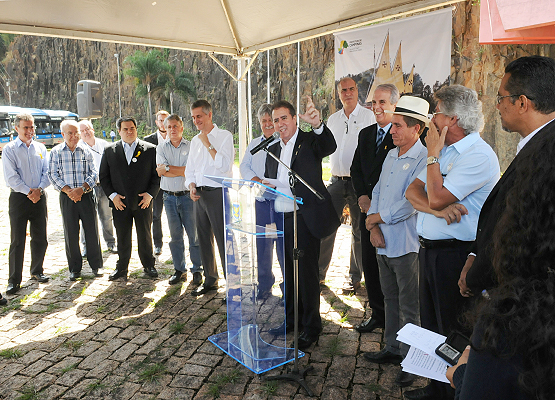 Prefeito discursa