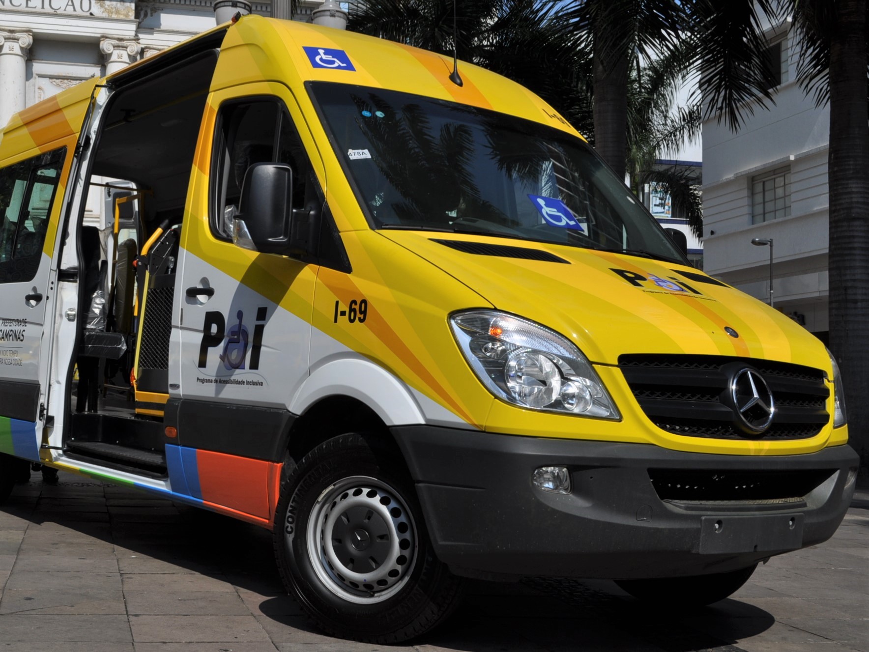 Vans adaptadas e ônibus acessíveis atendem a todas as regiões de Campinas