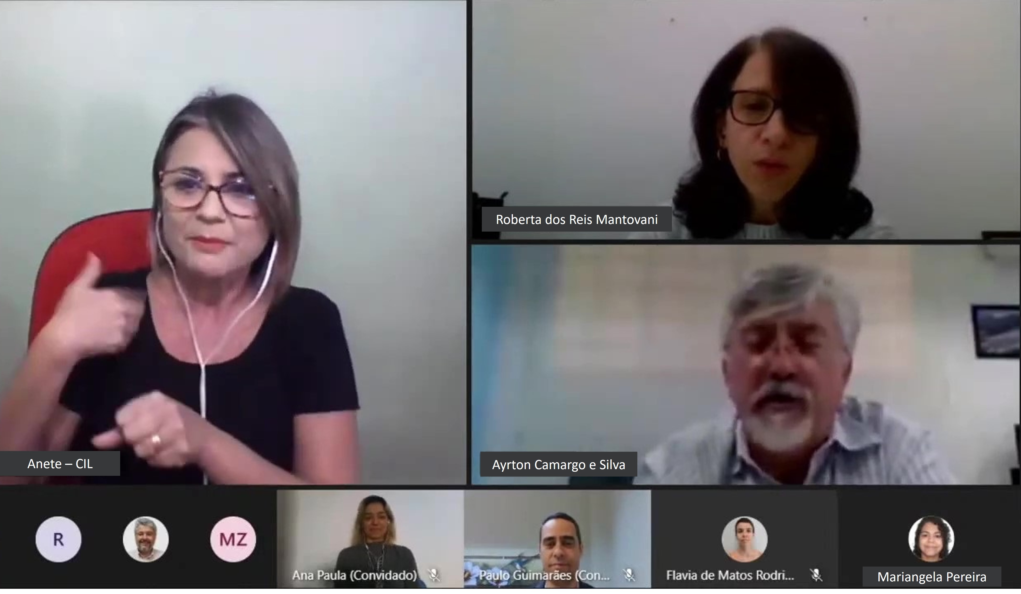 A transmissão contou com a tradução simultânea em Libras, realizada com ap