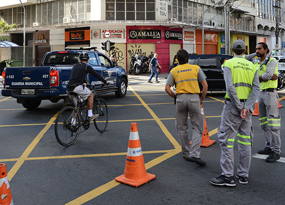 Agentes monitoram trânsito durante jogo de domingo