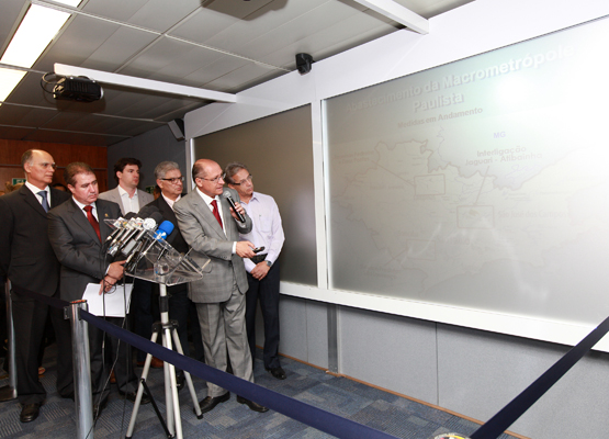 Governador mostra dados