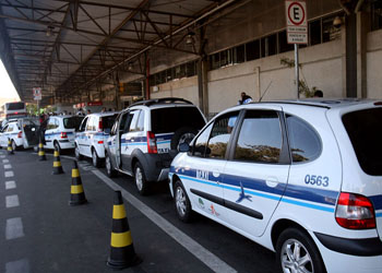 Ponto com táxis em Campinas