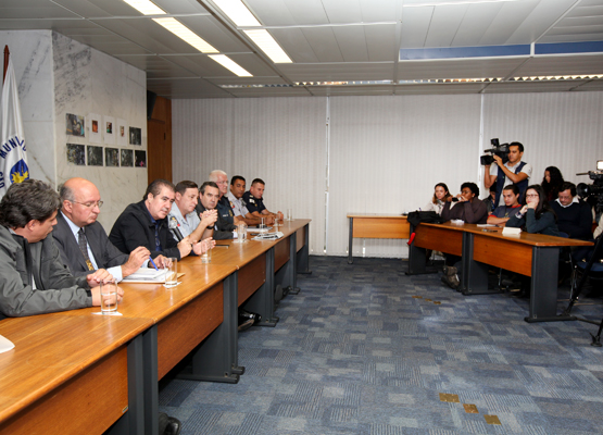 Anúncio da parceria, com a presença do prefeito