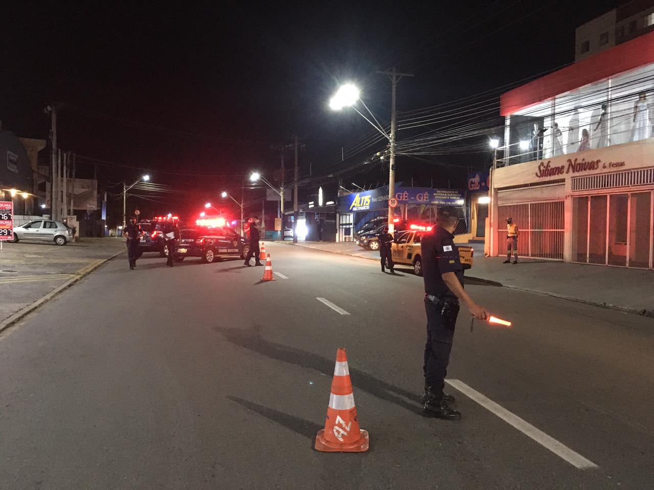 Entre 18 e 31 de março, a fiscalização visitou 1.072 estabelecimentos comerciais, sendo que destes 225 foram fechados e 72 lacrados por descumprimento do decreto da Fase Emergencial.