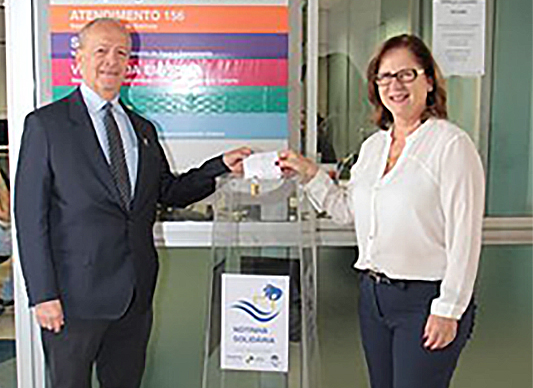 Presidente da Sanasa e secretária de Assistência depositam a primeira nota fiscal na nova urna