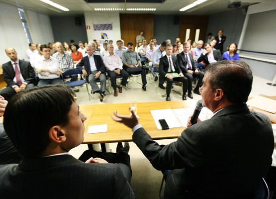 Prefeito se reúne com empresários de construtoras de obras do Minha Casa Minha Vida 