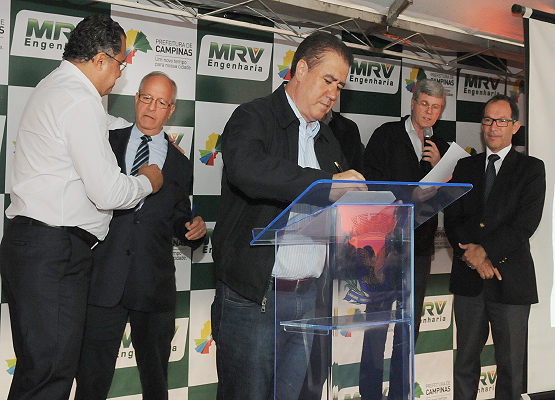 Jonas assina protocolo de intenções