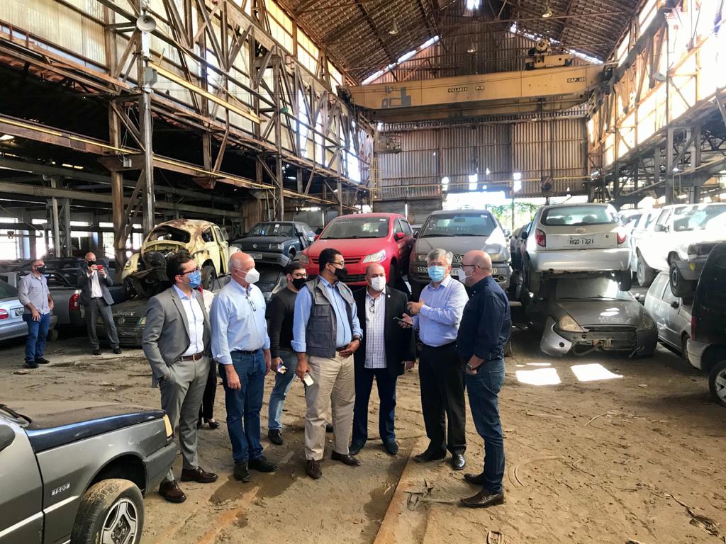 Prefeito, secretário do SPU e representantes da Emdec