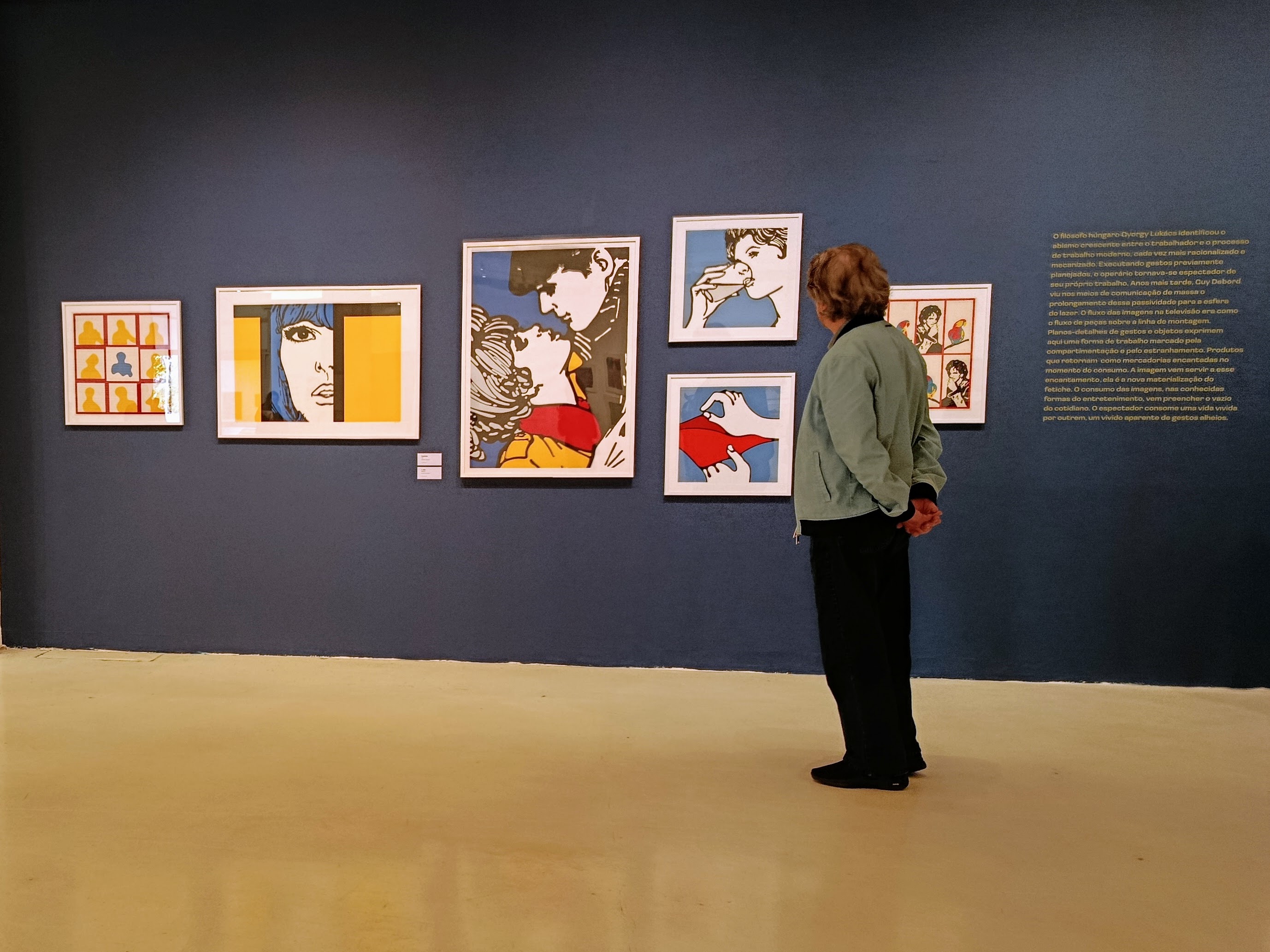 Visitante poderá acompanhar desde a fase figurativa do artista, de diálogo com a cultura pop, até trabalhos mais recentes, voltados à abstração