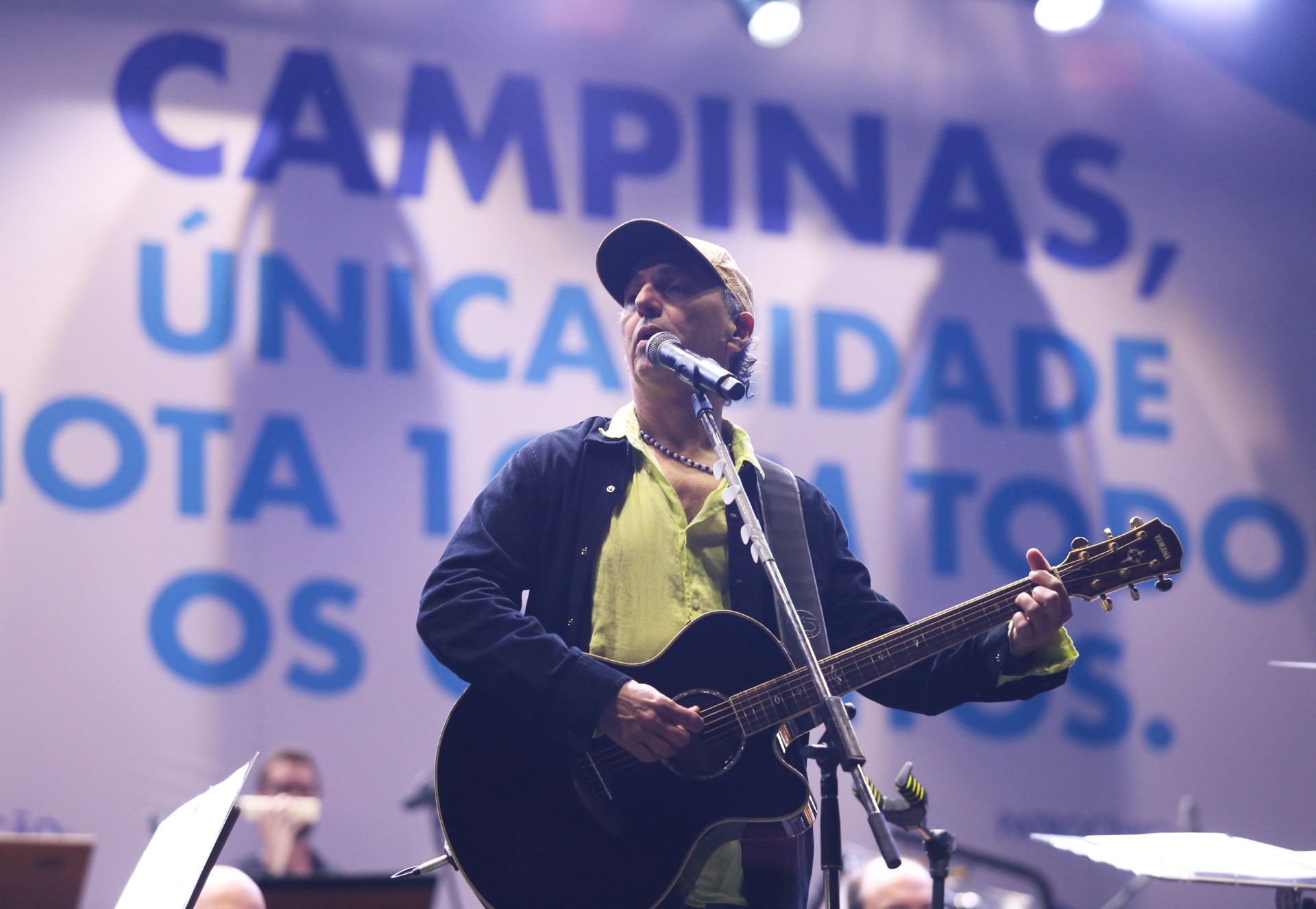 Zeca Baleiro foi um dos artistas que se apresentou no Centro de Convivência 