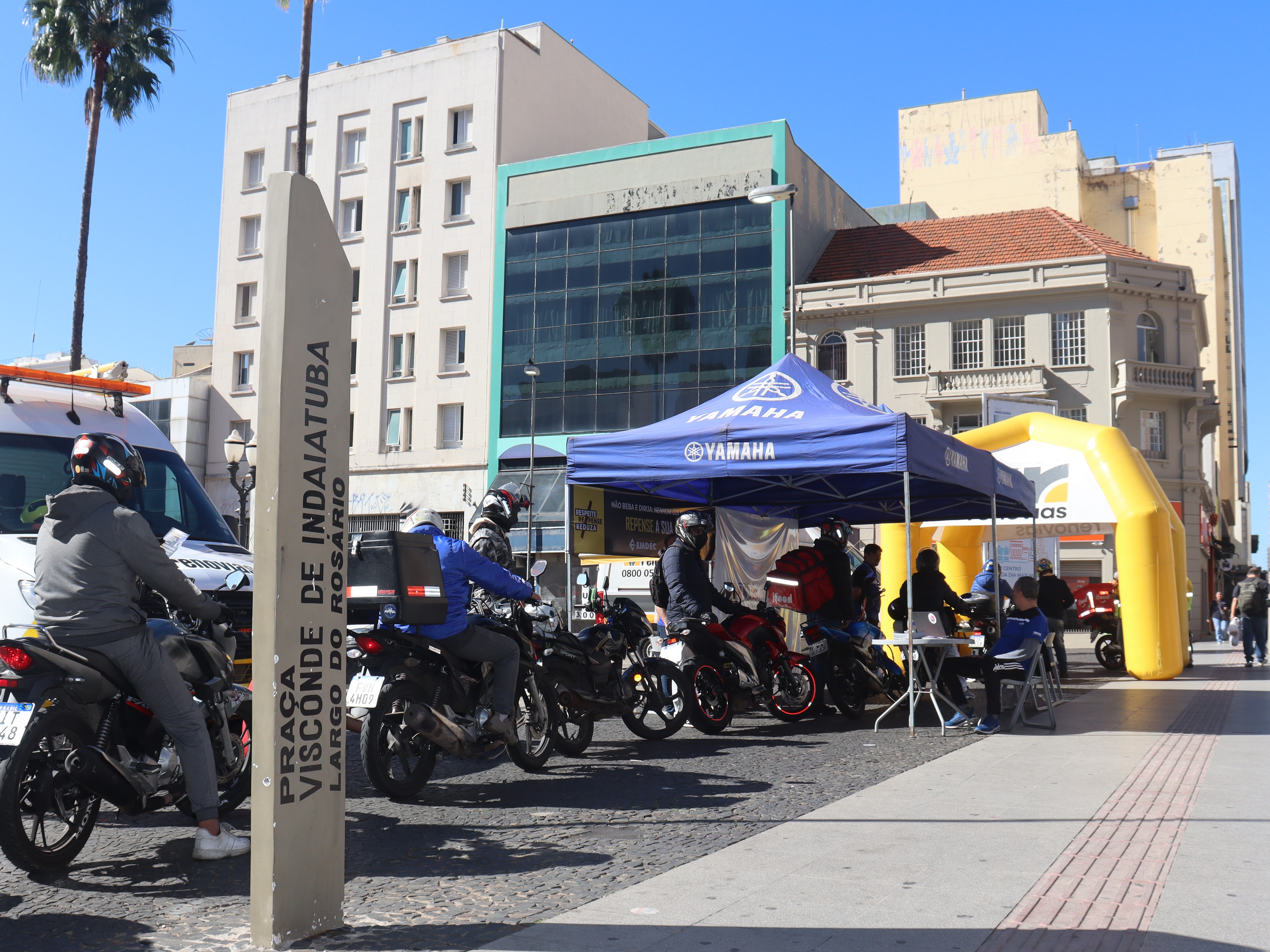 Ação no Largo do Rosário: distribuição de antenas corta-pipa