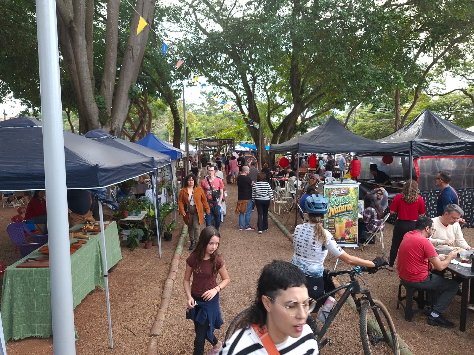 Público circula pela Feira de Barão; espaço terá programação especial de pré-férias com atividades gratuitas para toda a família