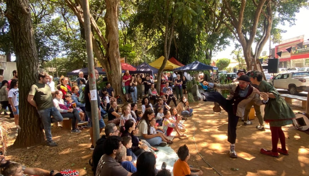 O grupo Casca Trupe apresentará números circenses com humor e diversão para toda a família